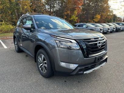 New 2025 Nissan Pathfinder SL w/ Black Appearance Package