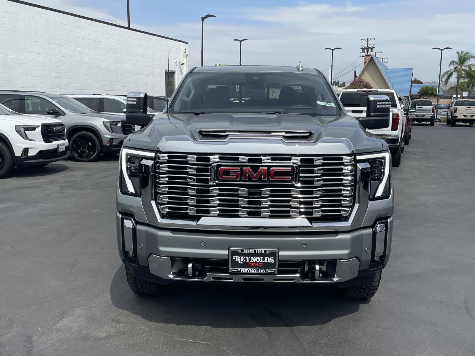 New 2026 GMC Sierra 2500 Denali w/ Denali Reserve Package AWD/4WD image 2