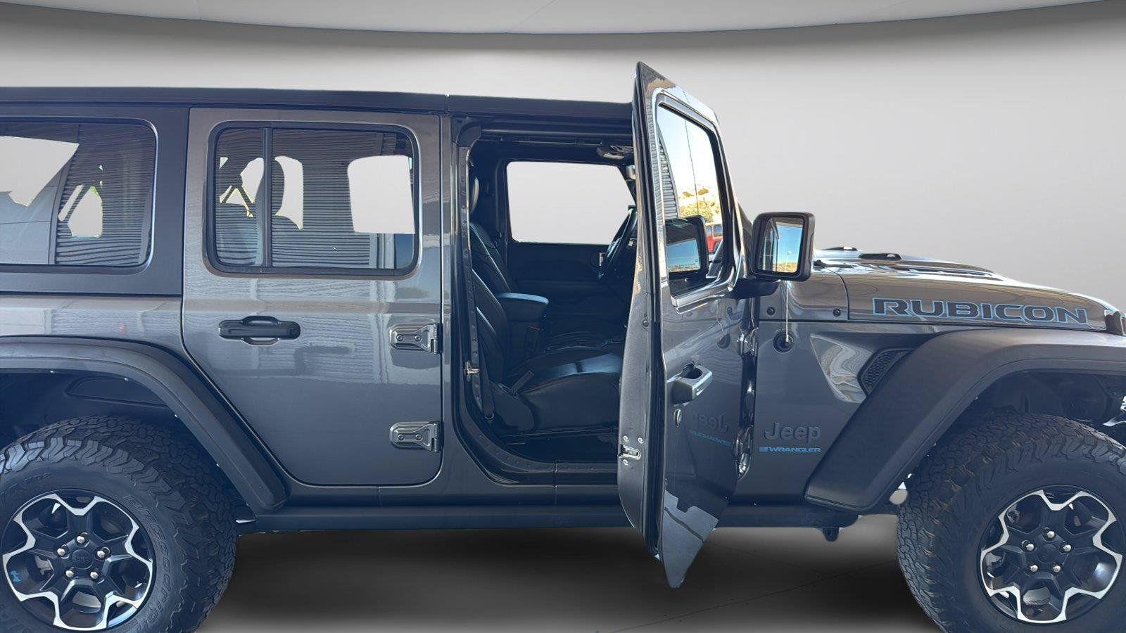 Used 2023 Jeep Wrangler Unlimited Rubicon 4xe w/ Steel Bumper Group AWD/4WD image 9