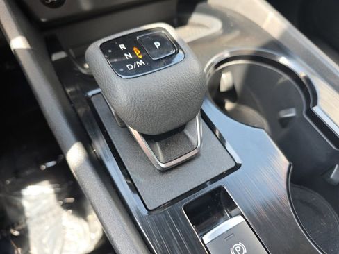 Used 2025 Nissan Rogue SV image 25