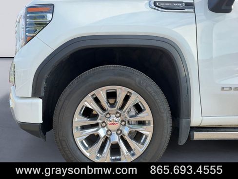 Used 2024 GMC Sierra 1500 Denali w/ Technology Package AWD/4WD image 9