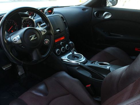 Used 2014 Nissan 370Z Touring image 15
