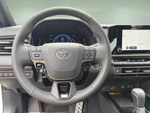 Used 2025 Toyota Camry SE FWD image 20