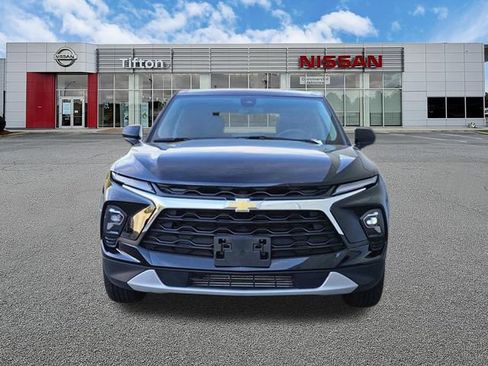 Used 2025 Chevrolet Blazer LT AWD/4WD image 2