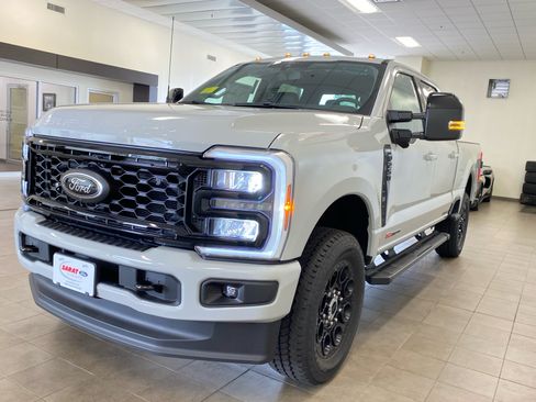 New 2026 Ford F250 Lariat w/ Black Appearance Package AWD/4WD image 4