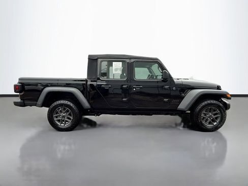 Used 2024 Jeep Gladiator Sport image 2