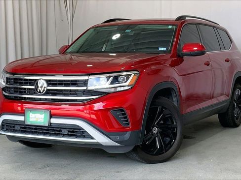 Used 2023 Volkswagen Atlas SE w/ Panoramic Sunroof Package FWD image 2