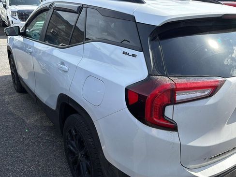 Used 2022 GMC Terrain SLE w/ Driver Convenience Package AWD/4WD image 9