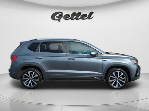 Used 2024 Volkswagen Taos SE image 3