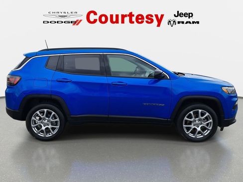 Certified 2022 Jeep Compass Latitude w/ Sun and Sound Group image 2