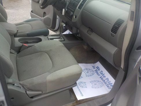 Used 2012 Nissan Frontier SV image 13