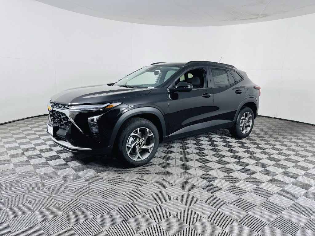 Used 2026 Chevrolet Trax LT FWD image 4