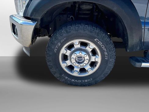 Used 2016 Ford F250 XLT w/ XLT Premium Package AWD/4WD image 3
