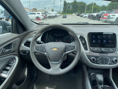 Used 2023 Chevrolet Malibu LT FWD image 16