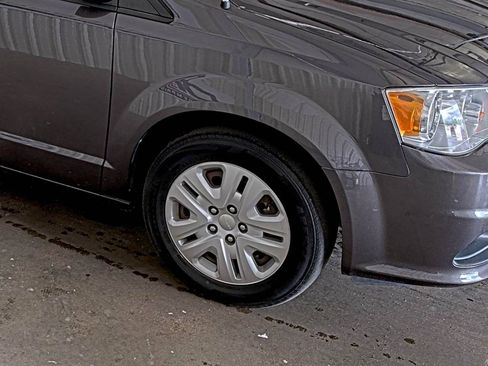 Used 2019 Dodge Grand Caravan SE FWD image 8