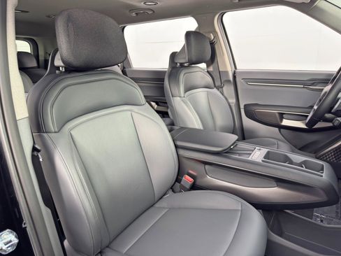 Used 2025 Kia EV9 Light Long Range image 36