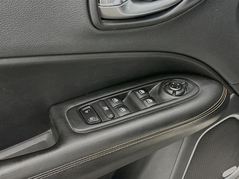 Used 2021 Jeep Compass Limited w/ Sun and Sound Group AWD/4WD image 15