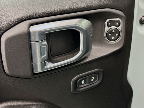 Used 2024 Jeep Wrangler Willys image 15