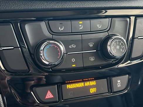 Used 2021 Buick Encore Preferred FWD image 31