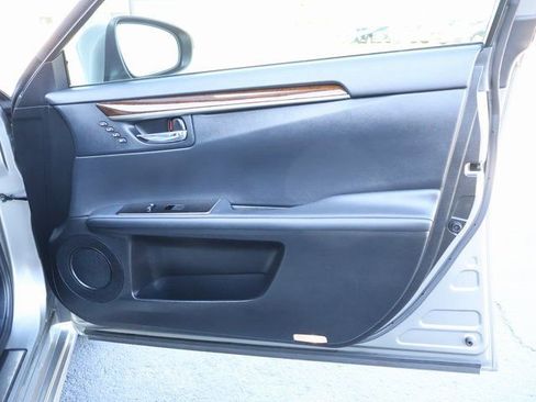 Used 2017 Lexus ES 350 w/ Ultra Luxury Package image 9