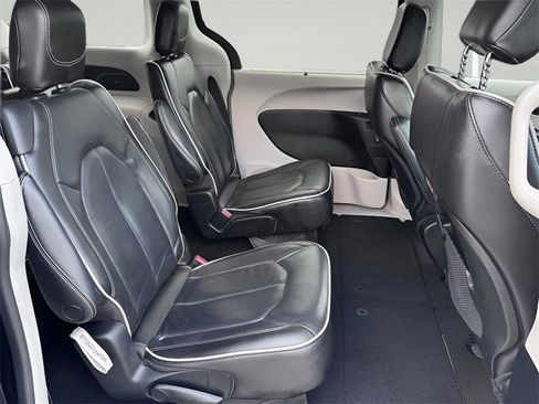 Used 2022 Chrysler Pacifica Limited image 33