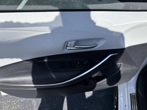 Used 2024 Toyota Corolla SE FWD image 19
