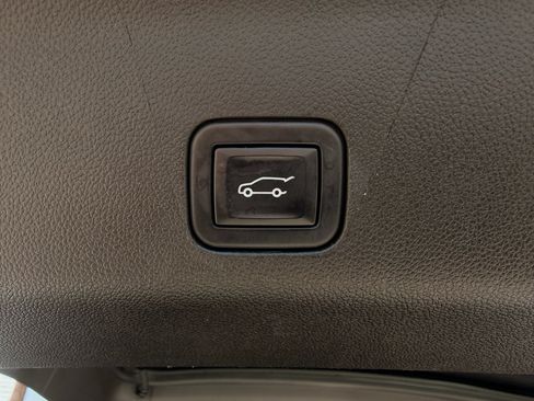 Used 2022 Chevrolet Tahoe High Country AWD/4WD image 23