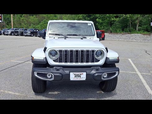 Certified 2025 Jeep Wrangler Unlimited Sahara AWD/4WD image 3