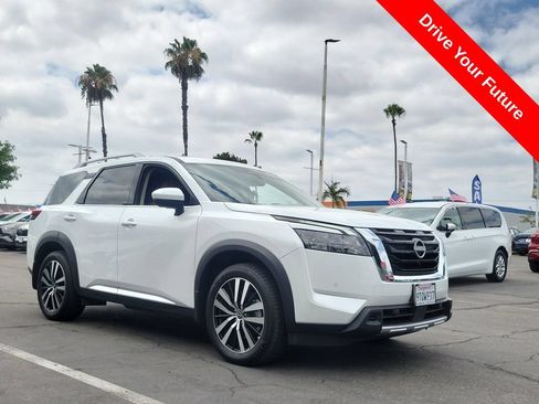 Used 2025 Nissan Pathfinder Platinum FWD image 35
