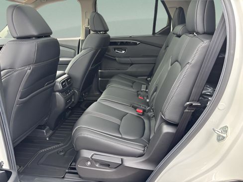 New 2025 Honda Pilot Touring image 15