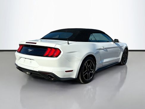 Used 2018 Ford Mustang Premium image 3