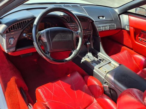 Used 1990 Chevrolet Corvette Coupe RWD image 17