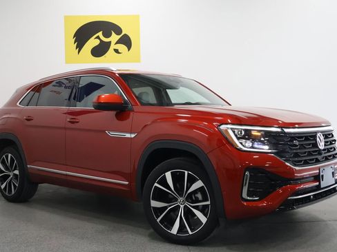 Used 2024 Volkswagen Atlas Cross Sport SEL Premium R-Line image 2