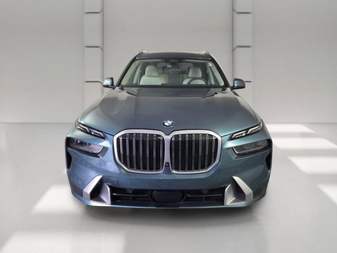 Used 2024 BMW X7 xDrive40i w/ Premium Package AWD/4WD image 3