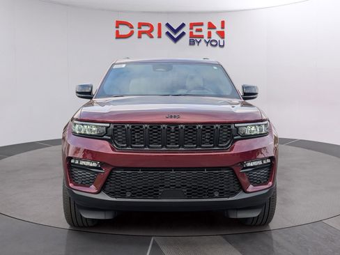 New 2025 Jeep Grand Cherokee Limited w/ Luxury Tech Group II RWD image 8