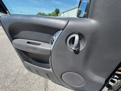 Used 2004 Jeep Liberty Limited w/ Security Group AWD/4WD image 25