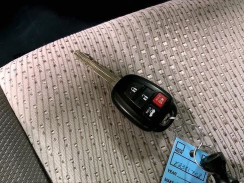 Used 2014 Toyota Camry LE FWD image 15