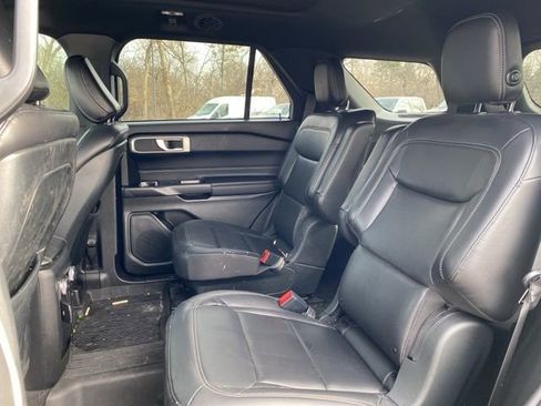 Used 2020 Ford Explorer XLT w/ Equipment Group 202A image 7