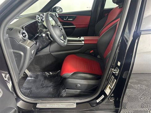 Used 2025 Mercedes-Benz GLC 300 4MATIC image 9