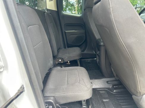 Used 2020 Chevrolet Colorado LT w/ Safety Package RWD image 18