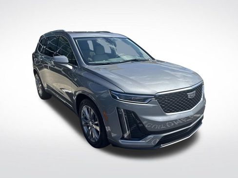 Used 2023 Cadillac XT6 Premium Luxury FWD image 3