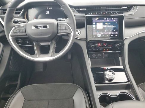 New 2025 Jeep Grand Cherokee L Altitude image 15