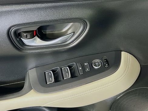 Used 2025 Honda HR-V EX-L image 12