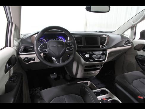 Used 2023 Chrysler Voyager LX FWD image 6