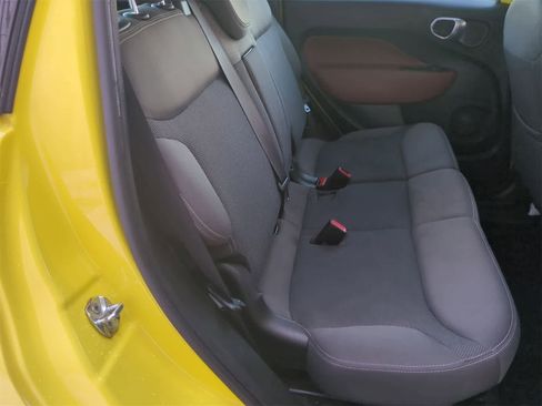 Used 2014 FIAT 500L Trekking w/ Popular Equipment Group image 19