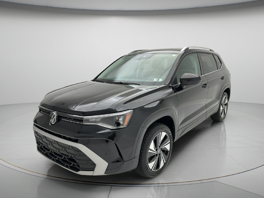 Used 2025 Volkswagen Taos SE AWD/4WD image 3