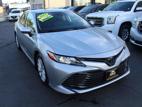 Used 2019 Toyota Camry LE w/ Carpet Mat Package FWD image 8