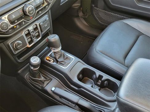 Used 2021 Jeep Gladiator Sport image 28