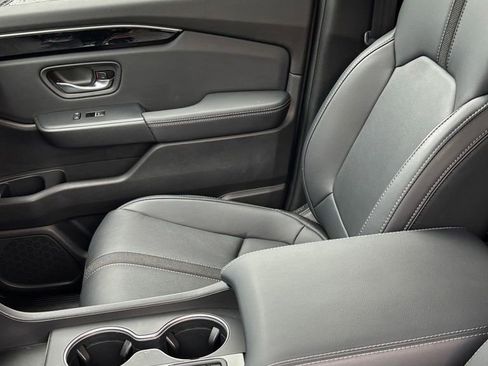 Used 2023 Honda Pilot Touring image 19