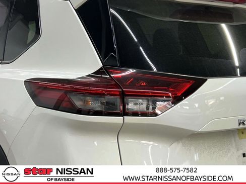 Used 2023 Nissan Rogue SL image 10